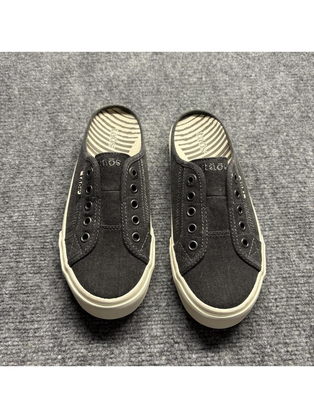 Taos Women's Black and Grey Trainer